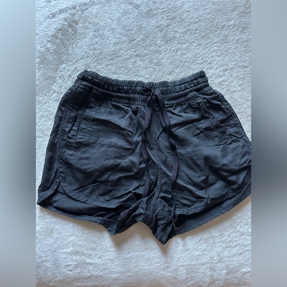 lululemon athletica Pants - Lululemon shorts Black Size 2 Zip Back Pocket Tencel